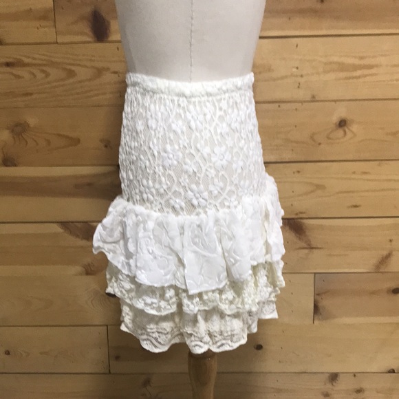 Kings Crown Collection cream champagne tiered ruffled lace skirt extender MEDIUM - Picture 3 of 12
